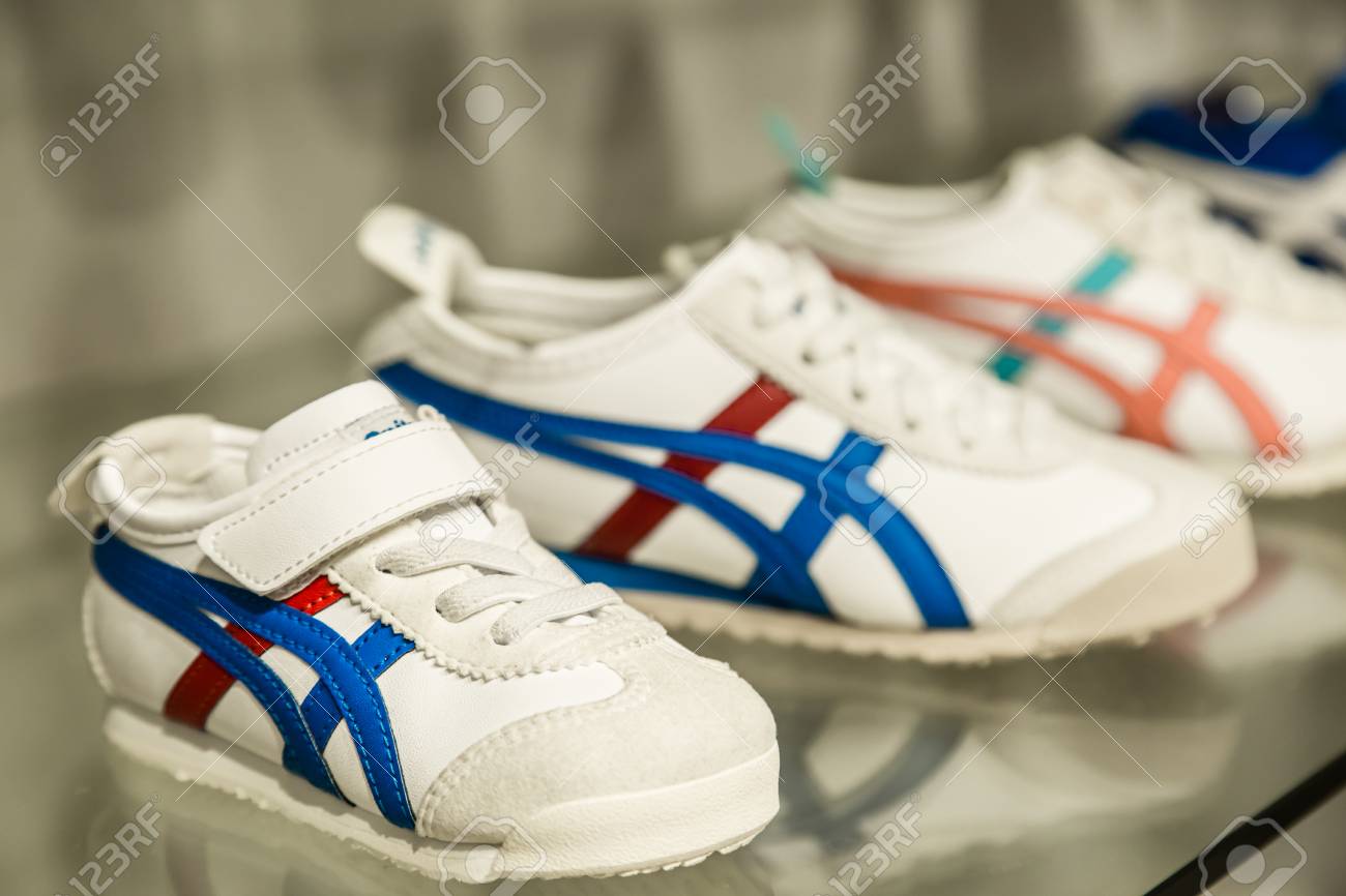 children running shoes