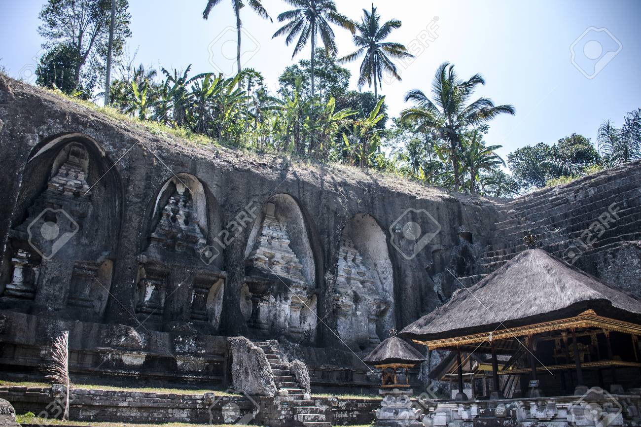 バリ島ウブド墓王の歴史的な寺院カウィ グヌン 2 の写真素材 画像素材 Image