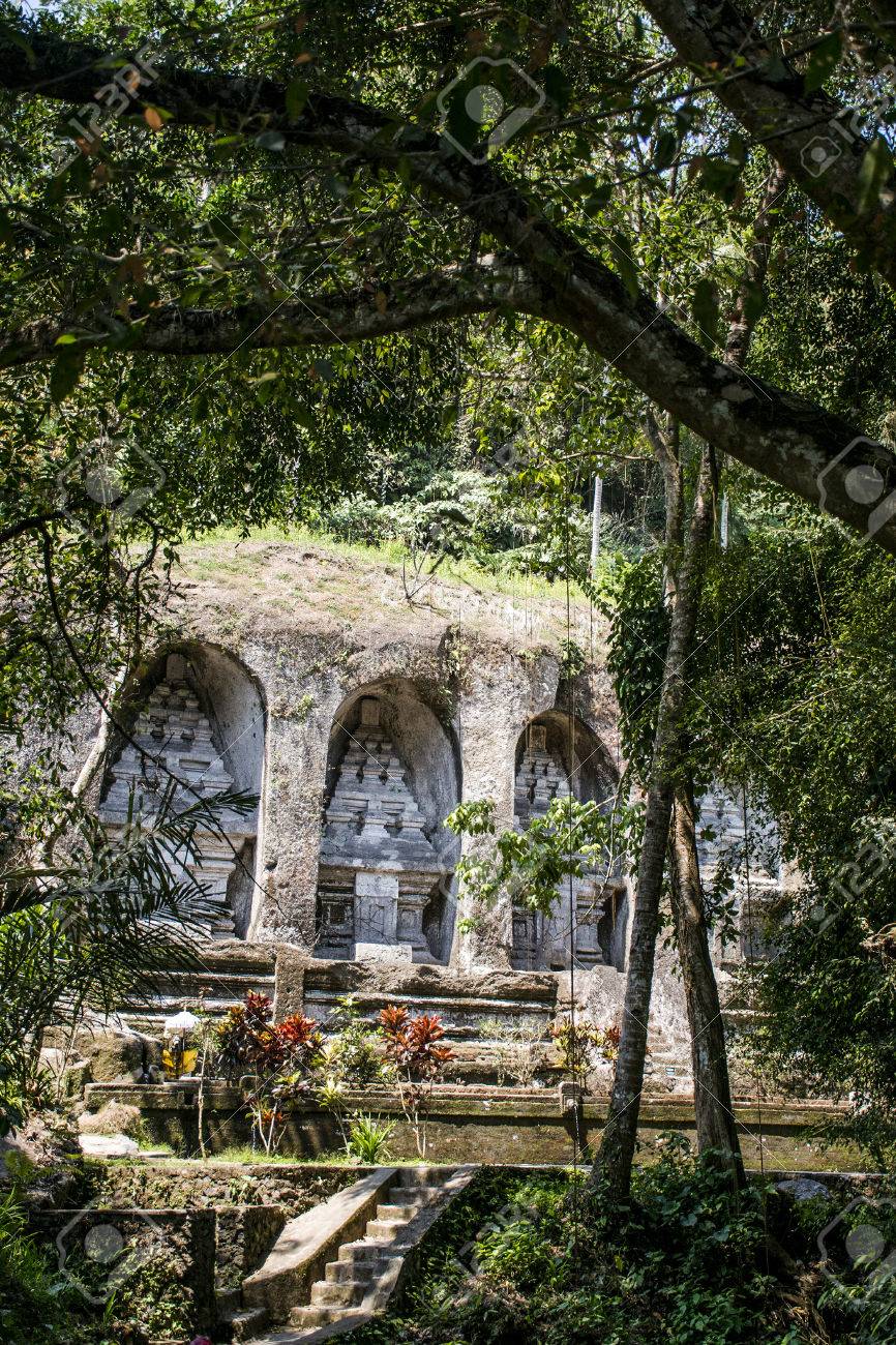 バリ島ウブド墓王の歴史的な寺院カウィ グヌン 4 の写真素材 画像素材 Image