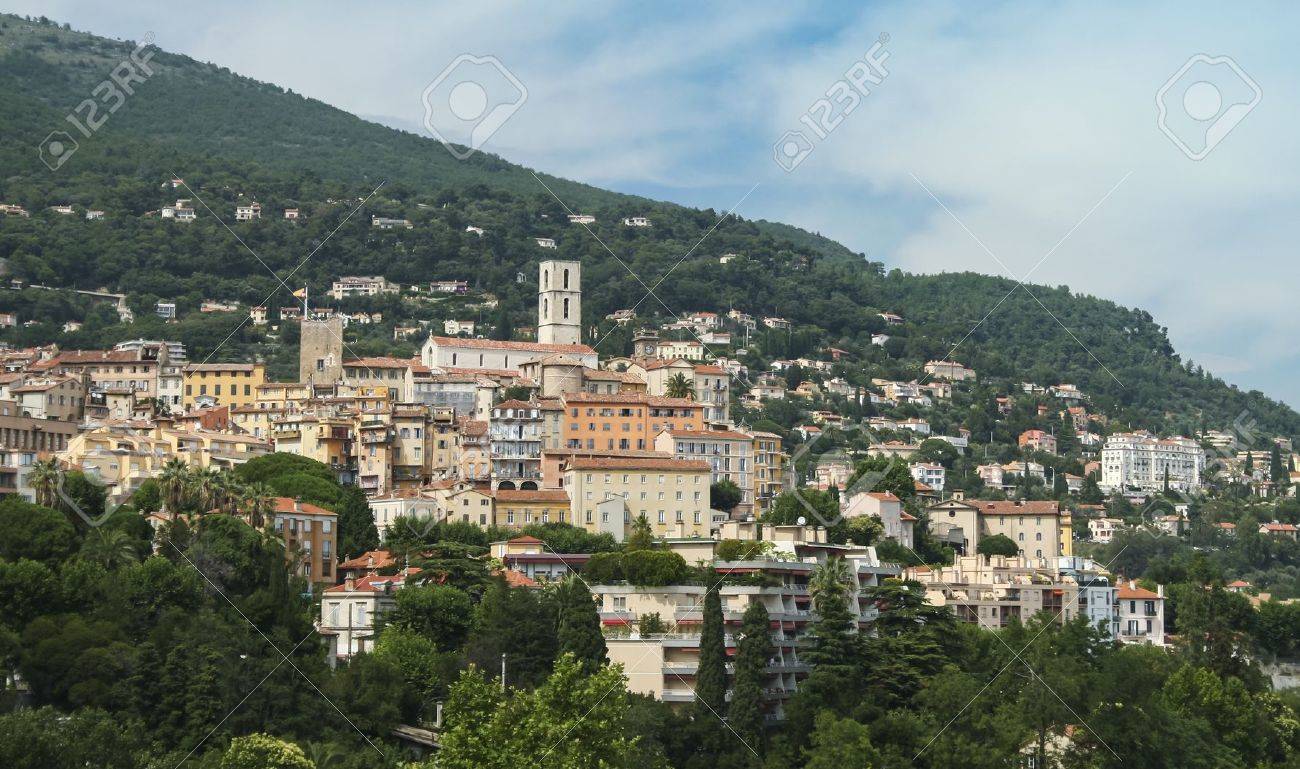 グラース南フランスの香水の生産のために有名な古い産業都市の中心部に歴史的建造物 の写真素材 画像素材 Image