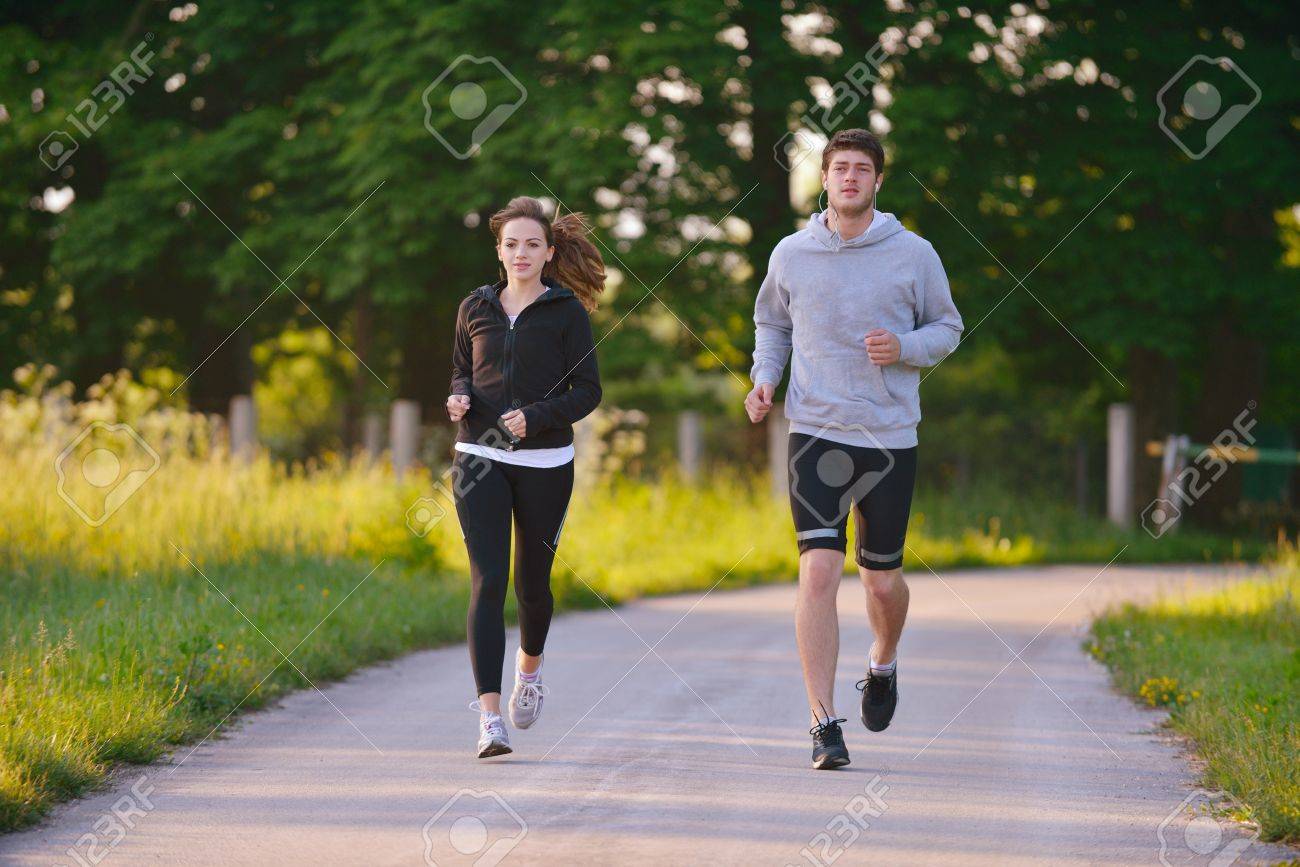 https://previews.123rf.com/images/dotshock/dotshock1207/dotshock120700825/14670682-young-couple-jogging-in-park-at-morning-health-and-fitness.jpg