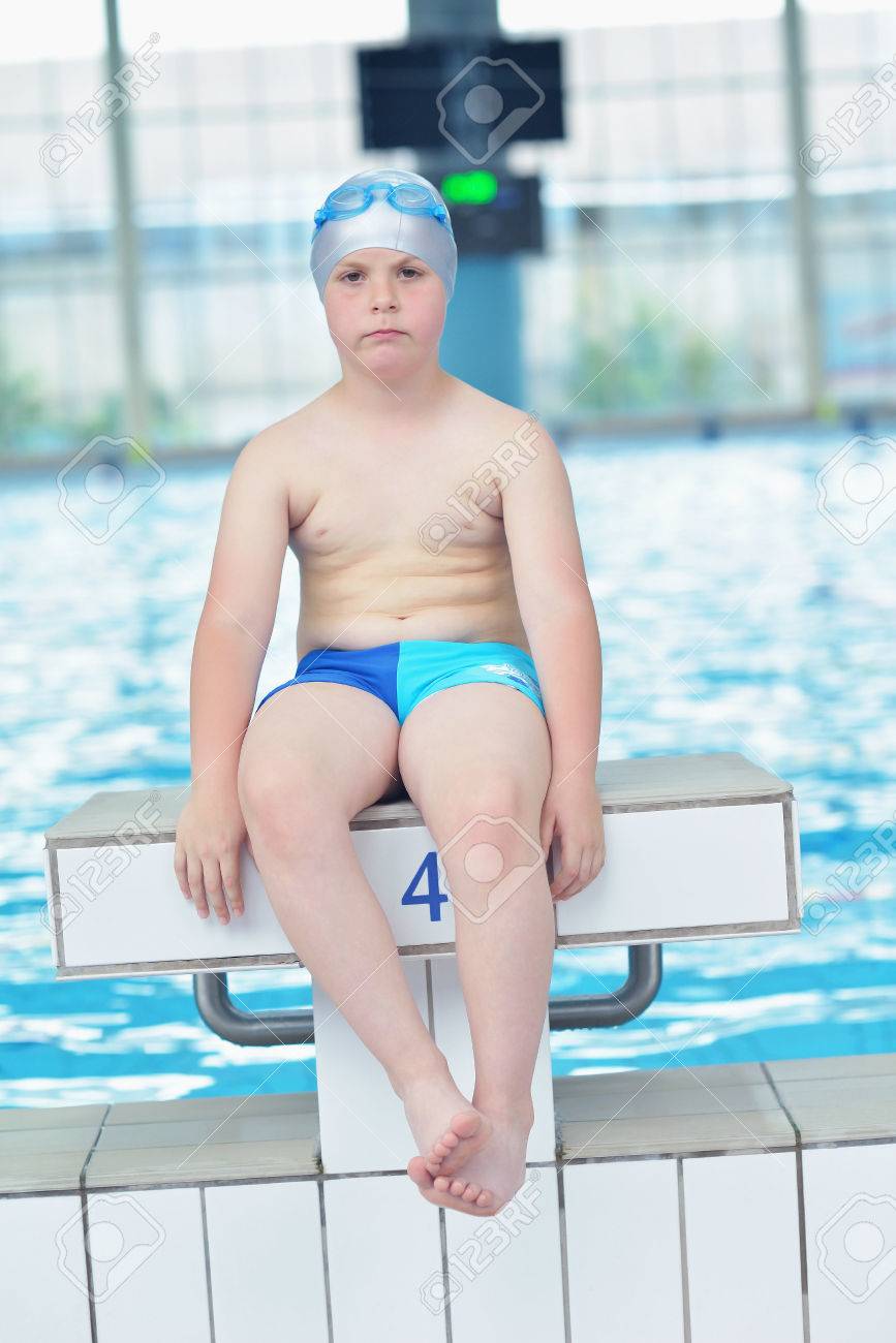 屋内プールで水泳学校の授業やレクリエーションに幸せの小さな子供のポートレート の写真素材 画像素材 Image 屋内プールで水泳学校の授業やレクリエーションに幸せの小さな子供のポートレート の写真素材 画像素材 Image