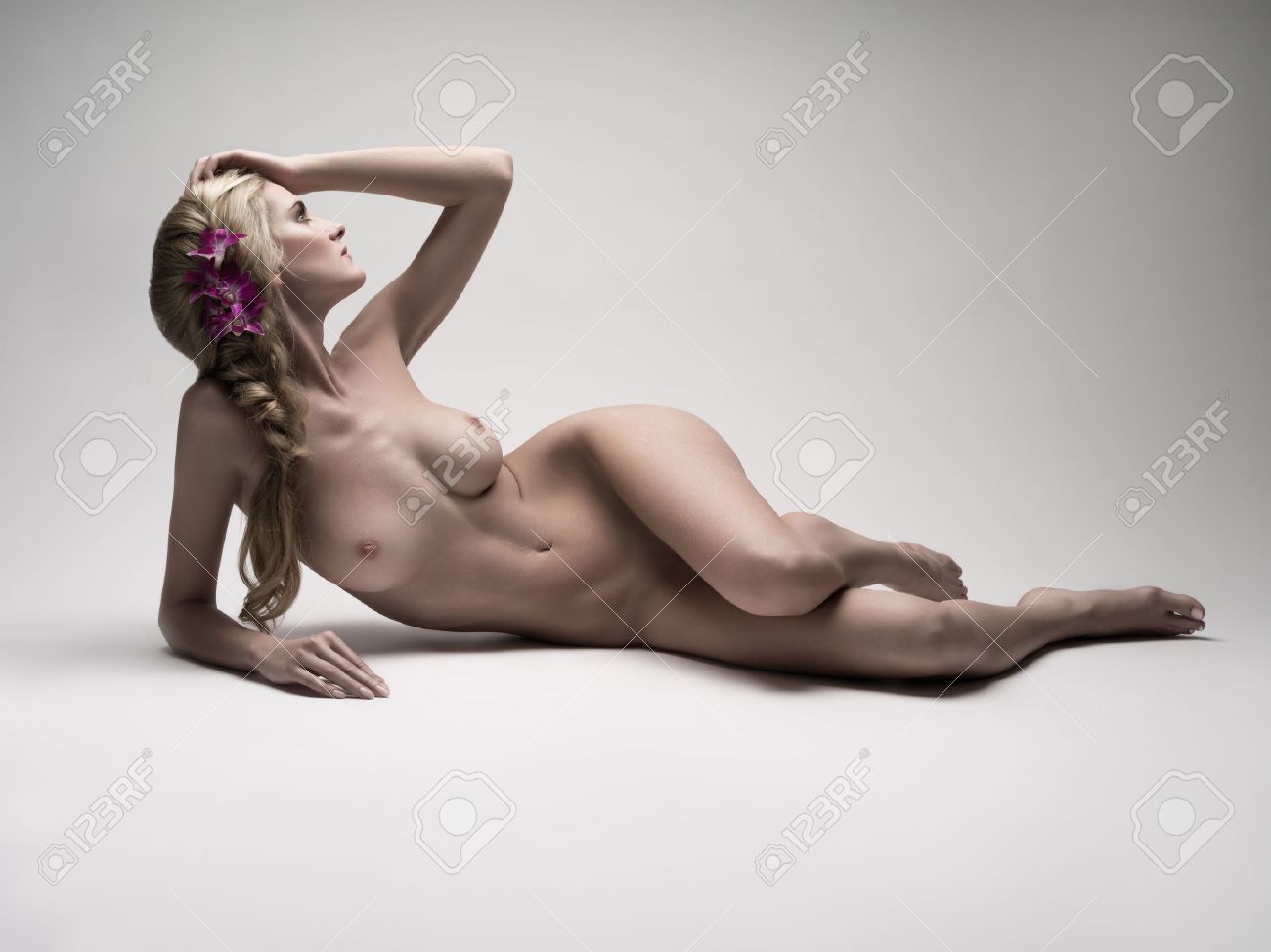 Naked pepole haing sex Naled pics of or down