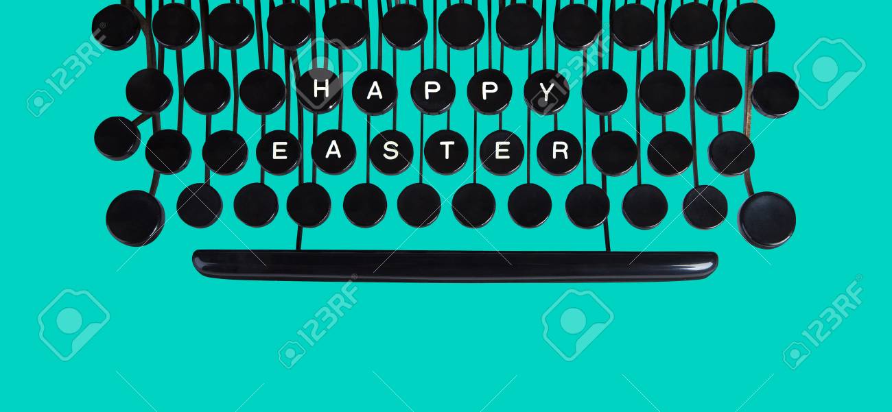ハッピー イースターのグリーンでビンテージ キーボードのスペル の写真素材 画像素材 Image