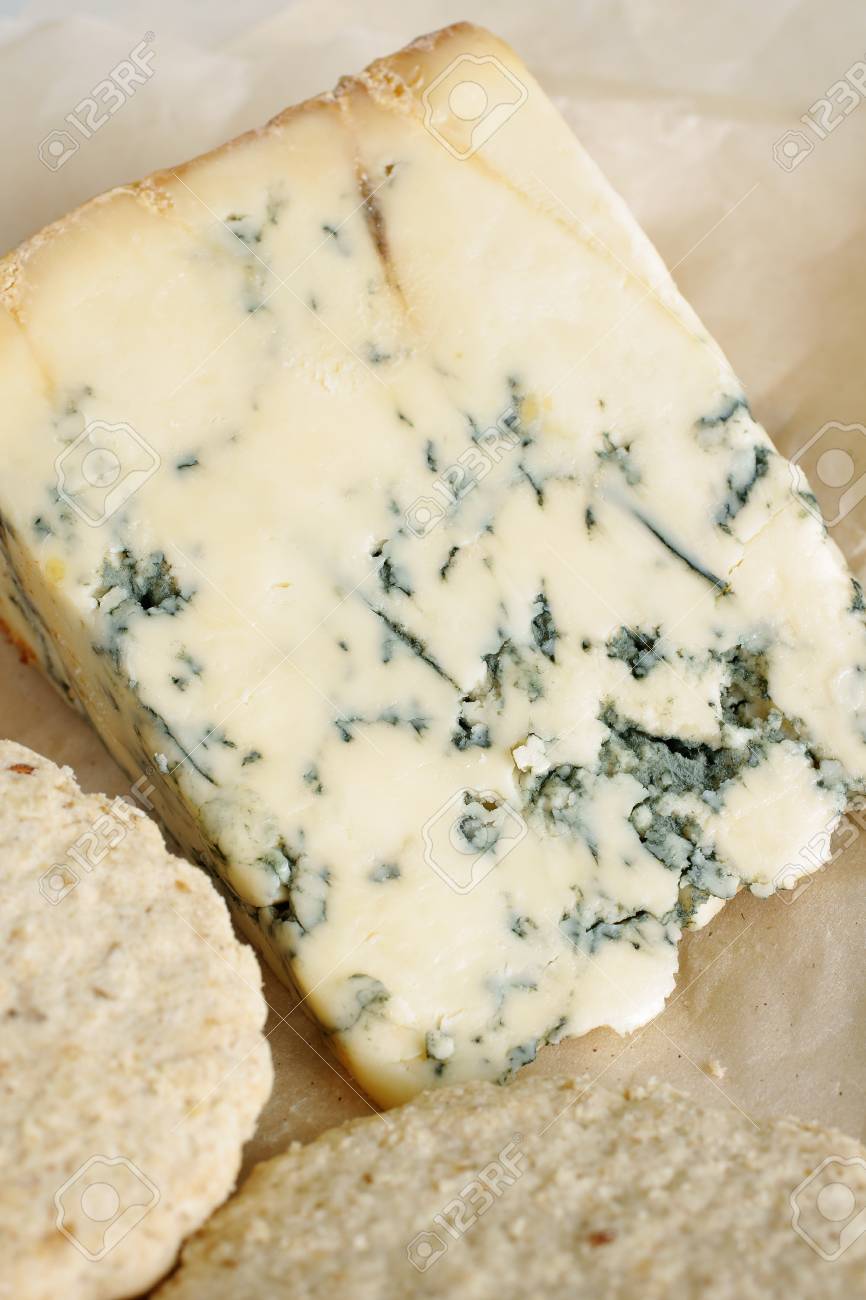 高齢者羊皮紙エンバク ビスケットのスティルトン チーズ の写真素材 画像素材 Image 高齢者羊皮紙エンバク ビスケットのスティルトン チーズ の写真素材 画像素材 Image