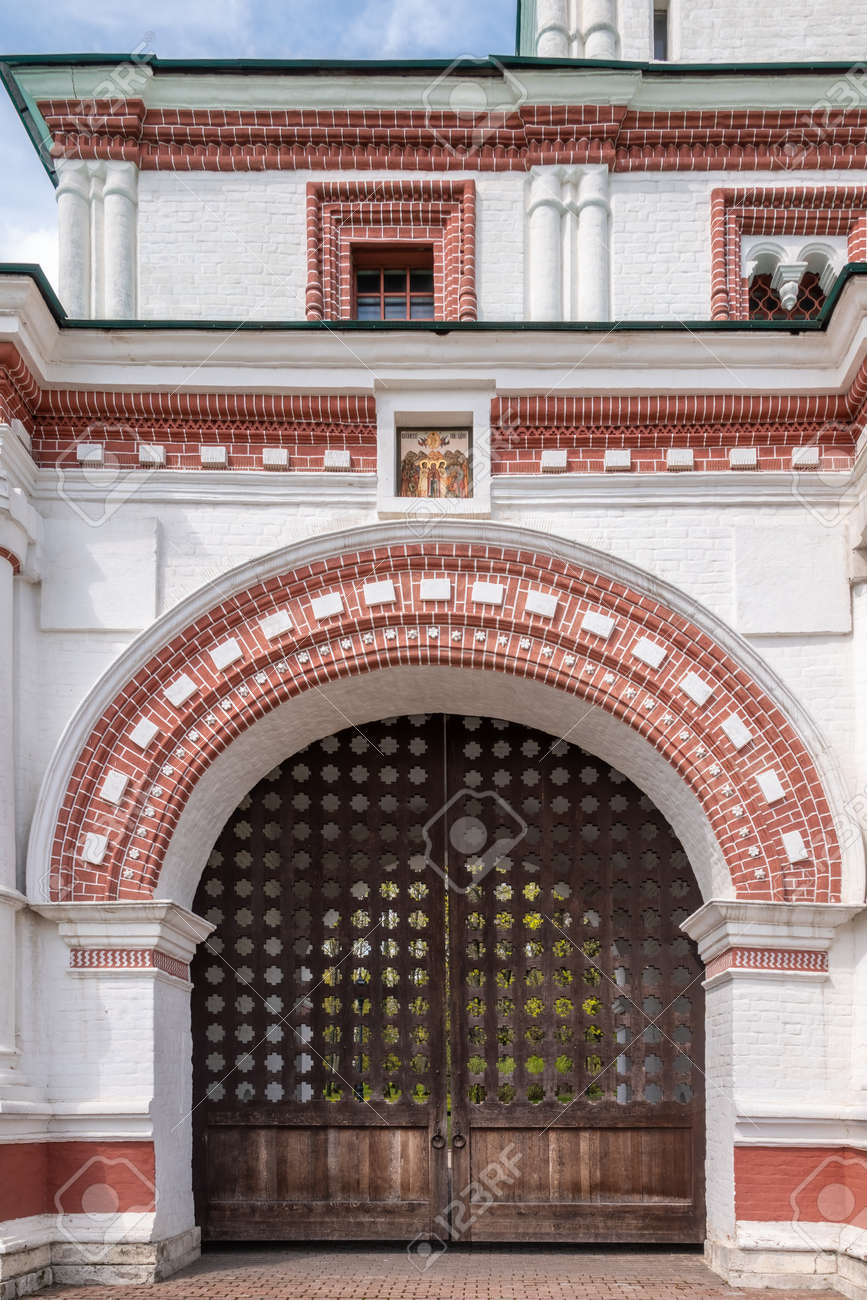 The Front Gate at the Kolomenskoye, summer day. - 170095613 The Front Gate at the Kolomenskoye, summer day. - 170095613