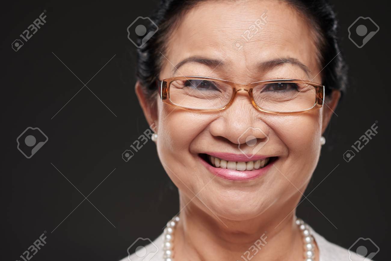 シニア女性 