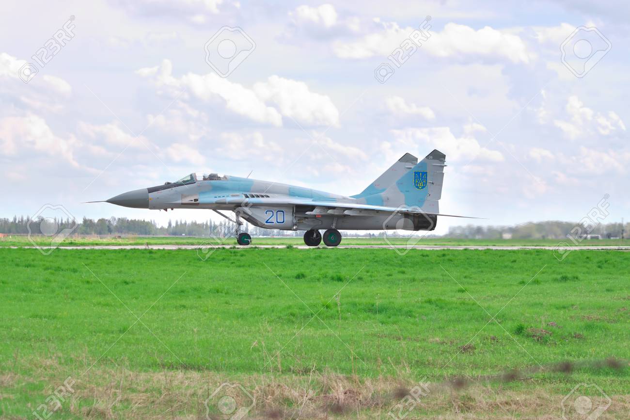 51491845-vasilkov-ucrania-24-de-abril-de-2012-fuerza-a%C3%A9rea-de-ucrania-mig-29-durante-los-vuelos-de-entrenamie.jpg