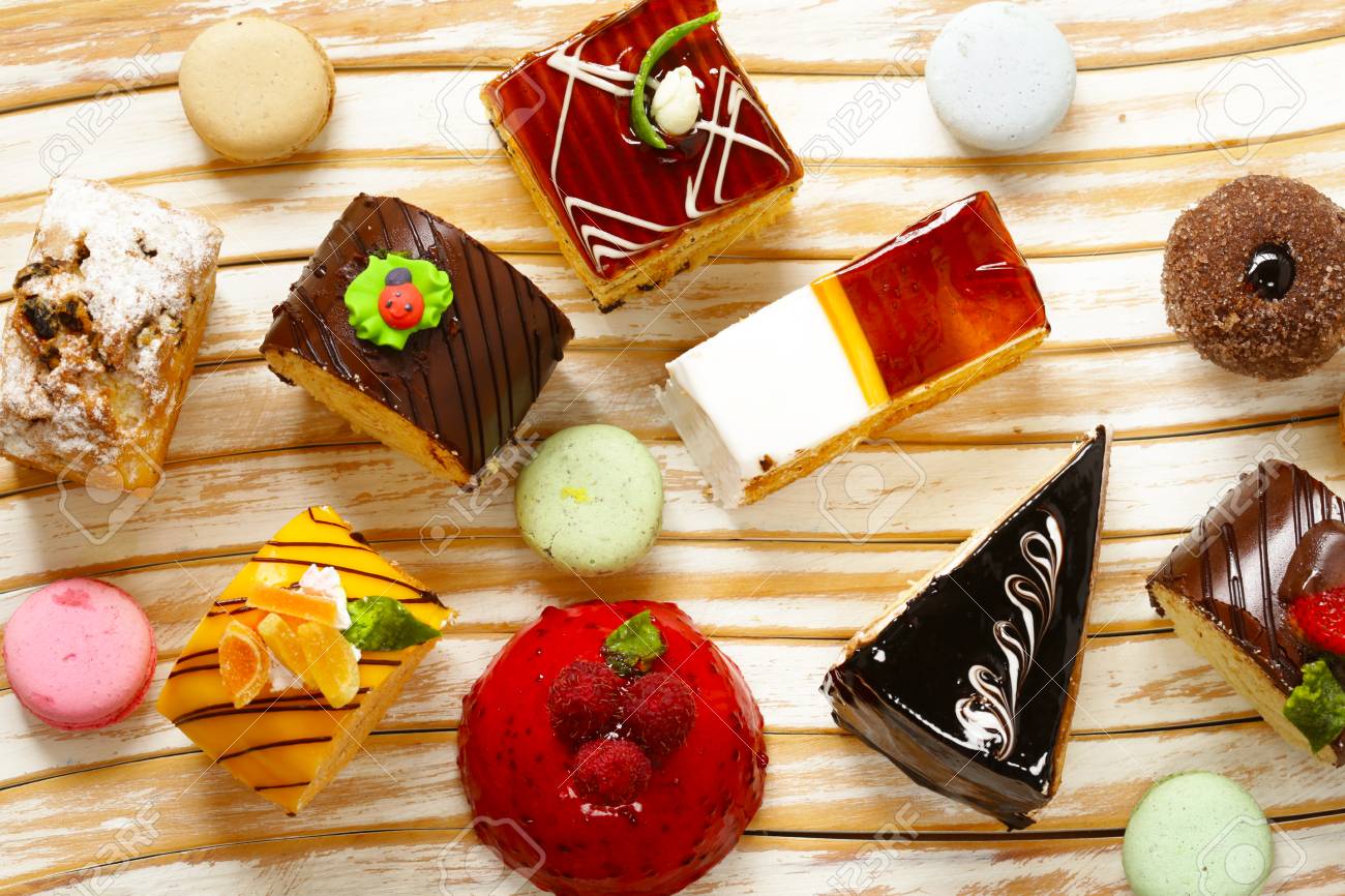 Assortiment De Mini Gateaux Dessert Sucre Chocolat Et Fruits Banque D Images Et Photos Libres De Droits Image 9137