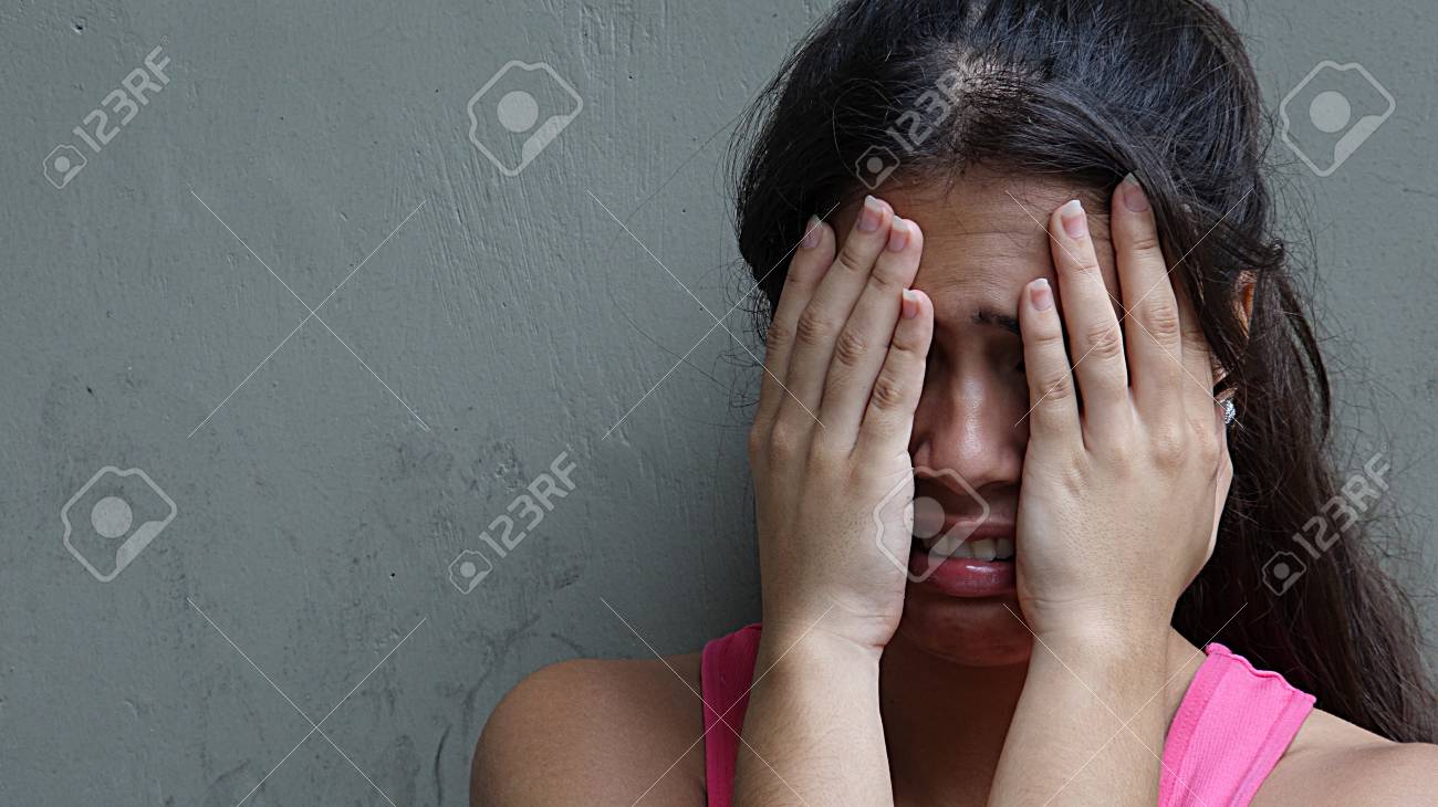 泣いているかわいい女性 の写真素材 画像素材 Image 泣いているかわいい女性 の写真素材 画像素材 Image