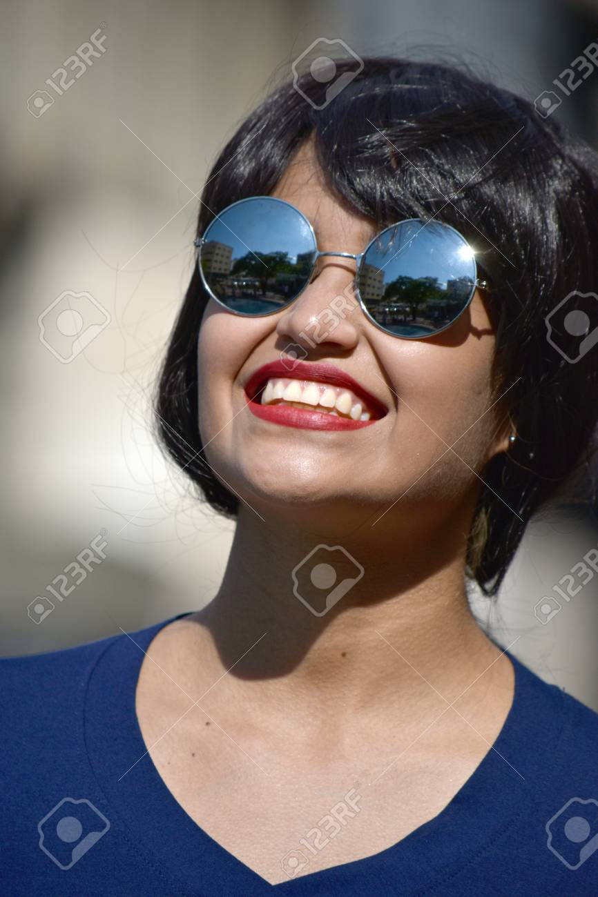 ハッピーコロンビア女性 の写真素材 画像素材 Image