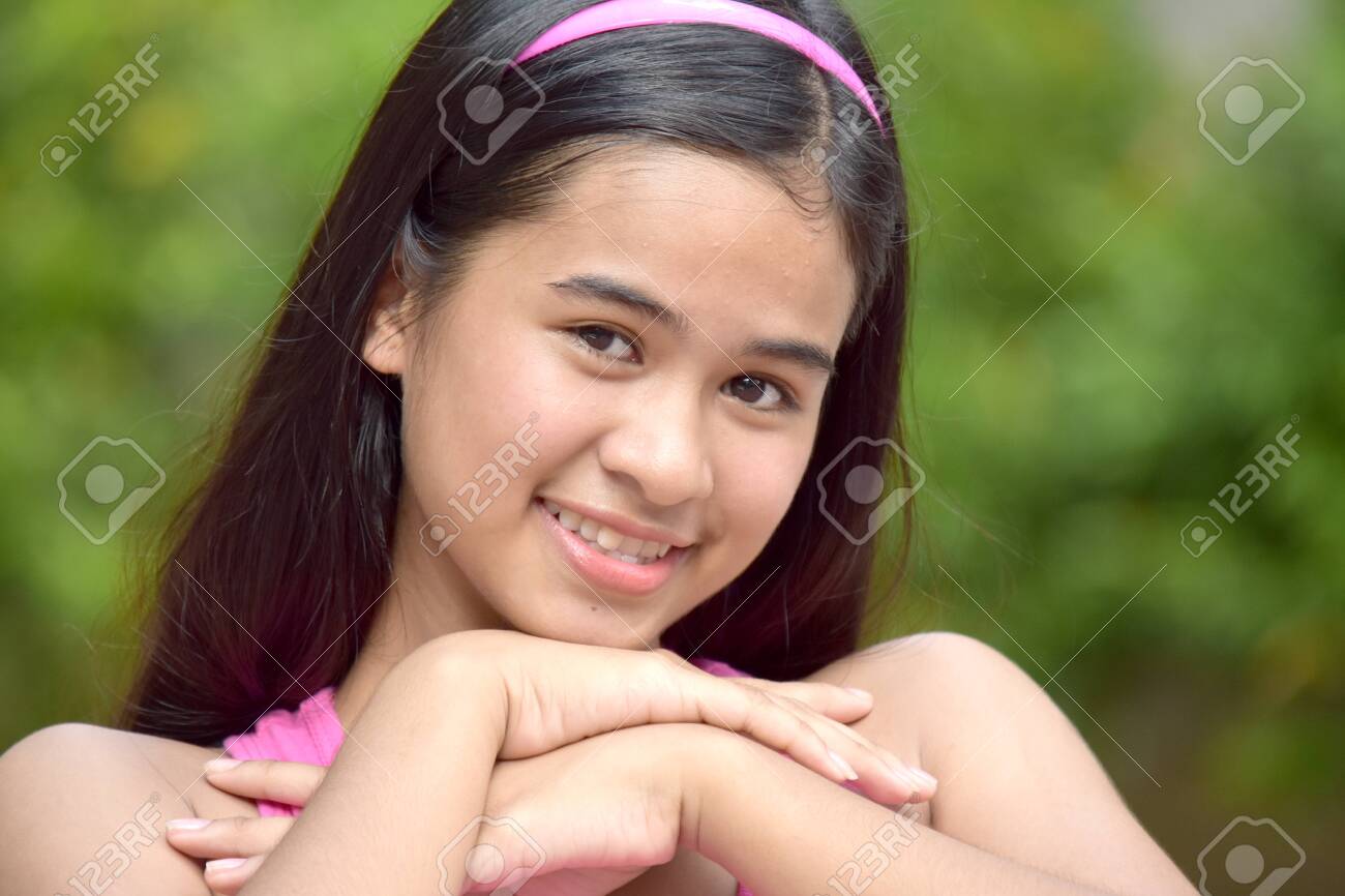 teen filipina" 美しい若いフィリピン人ティーンエイジャーの女の子の写真素材・画像素材 Image 131232127
