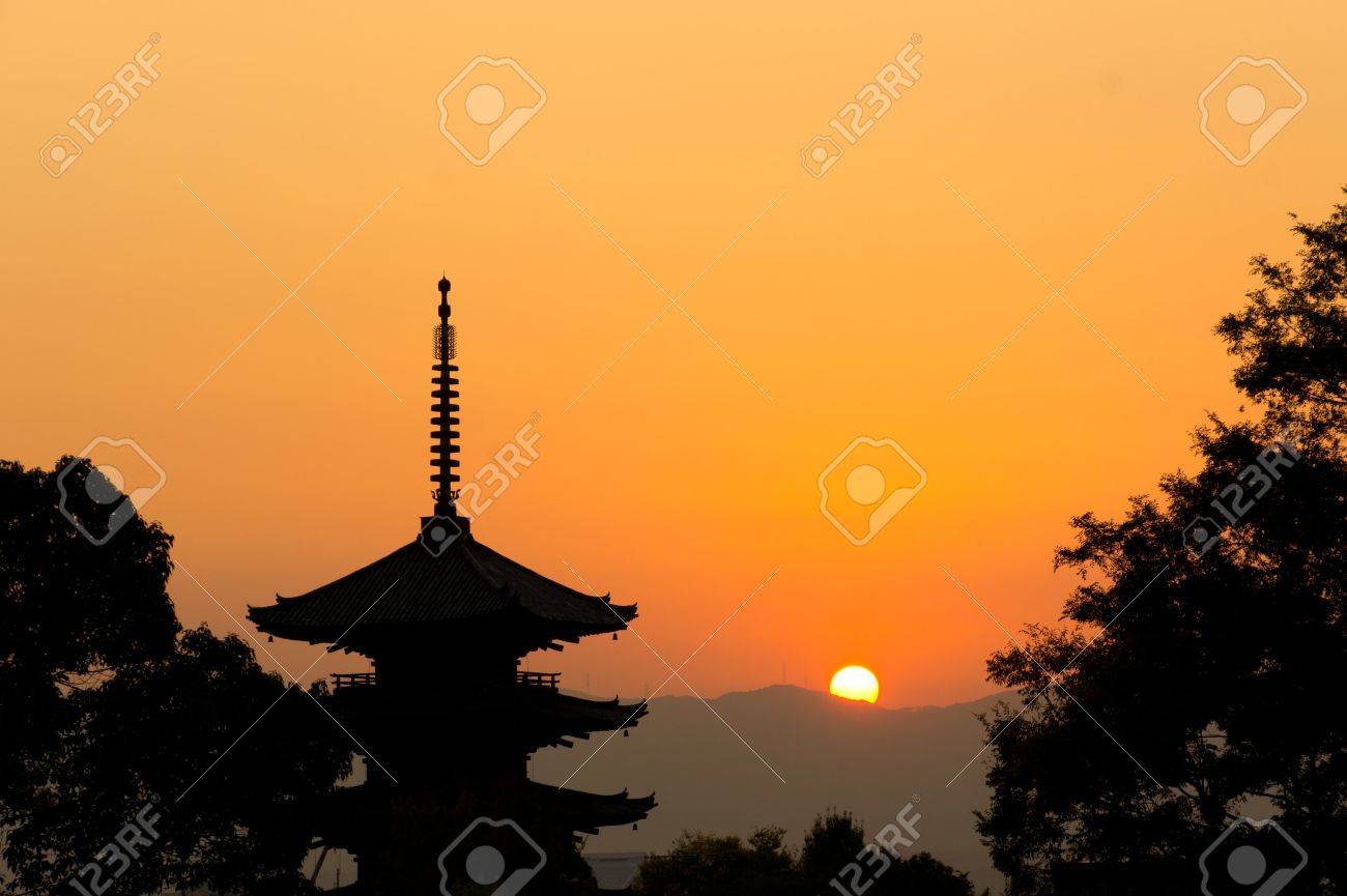美しい夕日京都府 日本 の写真素材 画像素材 Image