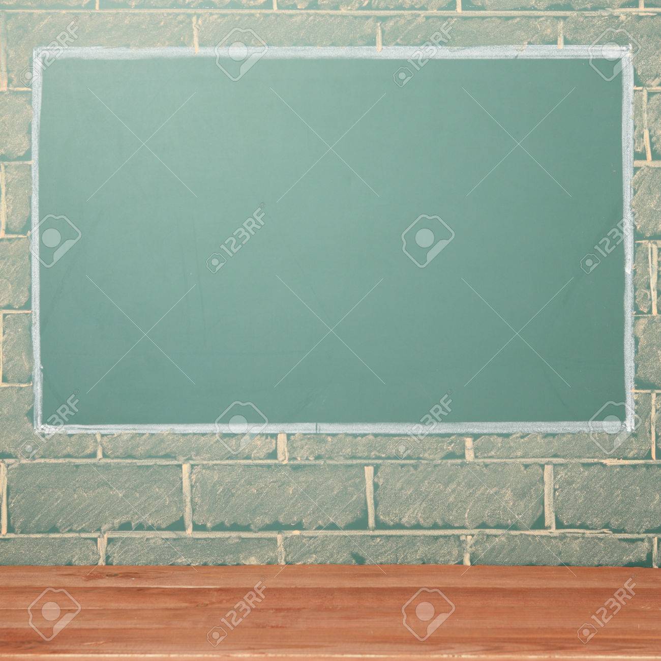 レンガの壁にコピー スペースと教室の黒板 の写真素材 画像素材 Image