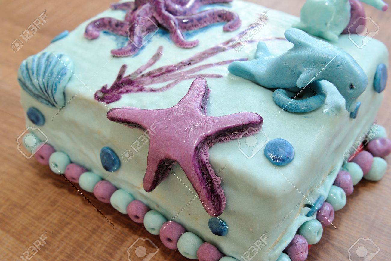 Beau Gateau D Anniversaire Dans La Decoration De Sous Marin Avec Dauphin Poulpe Escargot Et Etoiles Sous Marine Banque D Images Et Photos Libres De Droits Image