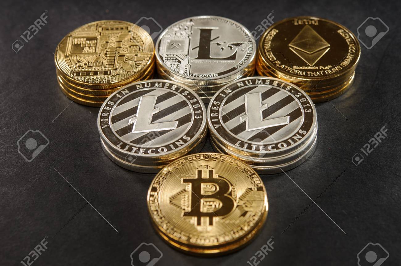 스택 비트 코인, 리테 코인 및 이더 리움의 혼합. 암호 화폐 개념 로열티 무료 사진, 그림, 이미지 그리고 스톡포토그래피. Image  95072519