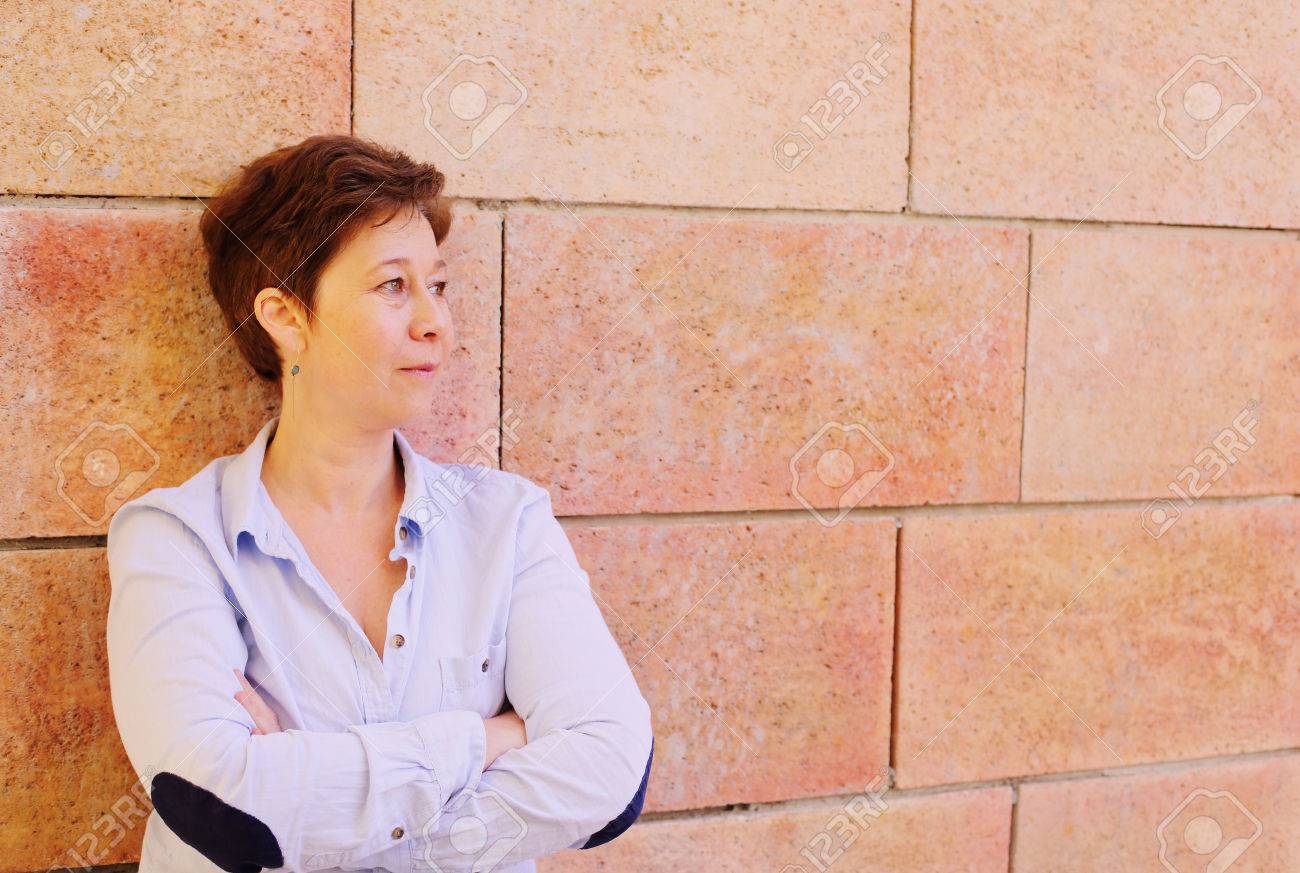 45 歳女性屋外を笑顔の肖像画 の写真素材 画像素材 Image 70942296