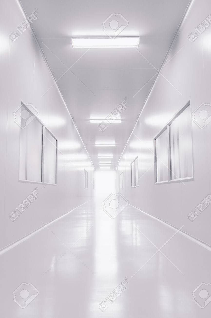 現代科学研究室を開いたドアから外の照明を病院の背景 工場の背景 の写真素材 画像素材 Image