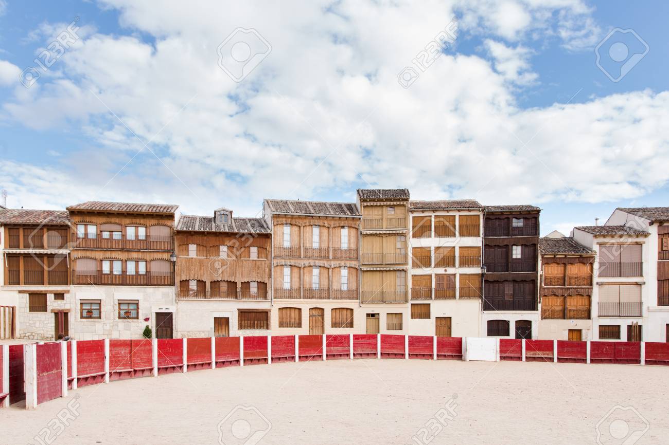 Immagini Stock Plaza Del Coso Antica Arena A Penafiel Valladolid Spagna Image 91986171