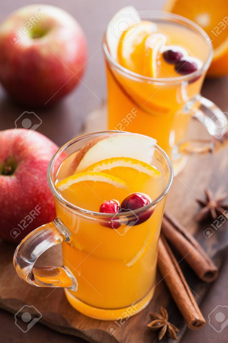 シナモンとオレンジのホットアップル サイダー スパイス温かいお飲み物 の写真素材 画像素材 Image