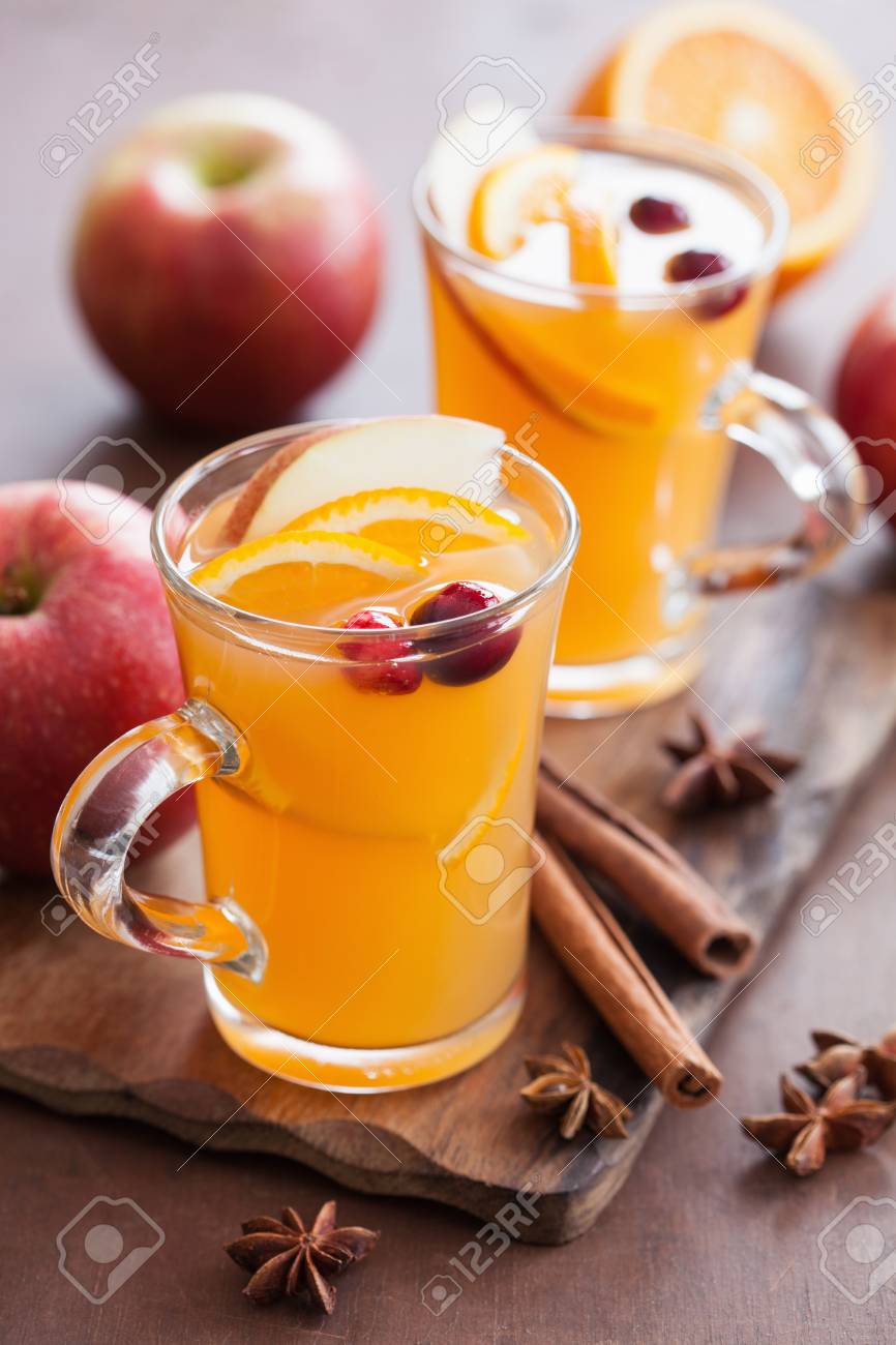 シナモンとオレンジのホットアップル サイダー スパイス温かいお飲み物 の写真素材 画像素材 Image