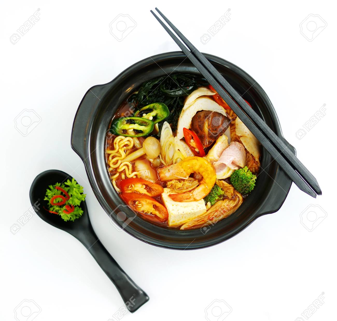 ホットチリ ブラック シチューの海鮮ラーメン の写真素材 画像素材 Image