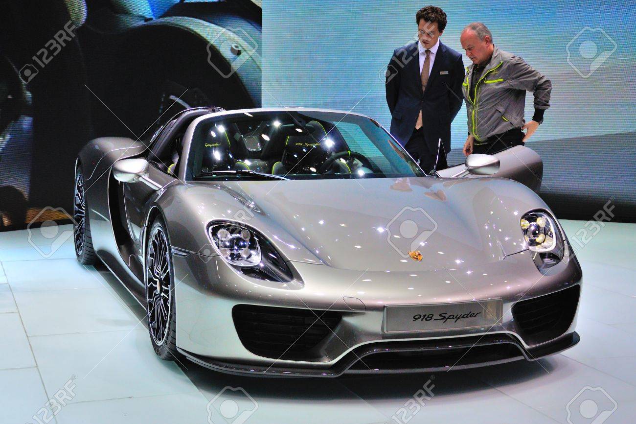 Porsche 918 Spyder shown in Frankfurt Porsche 918 Spyder shown in Frankfurt