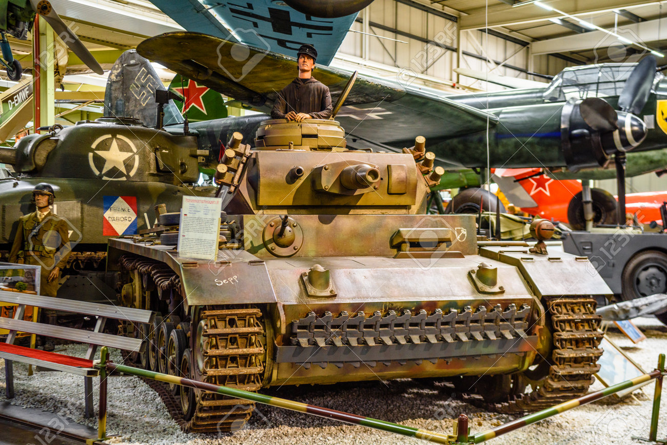 ジンスハイム、ドイツ - MAI 2022:軍用砂中戦車パンツァーカンプ