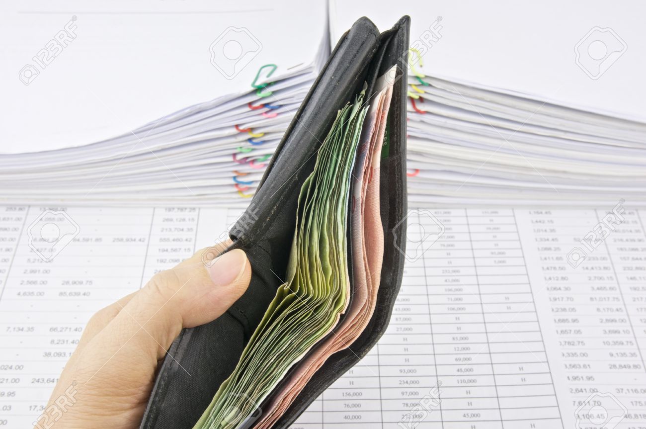 La Como Cartera Pila Papeleo Archivo Con Billetes Foto Hombre Fondo Llena Celebración De 1ZcFx