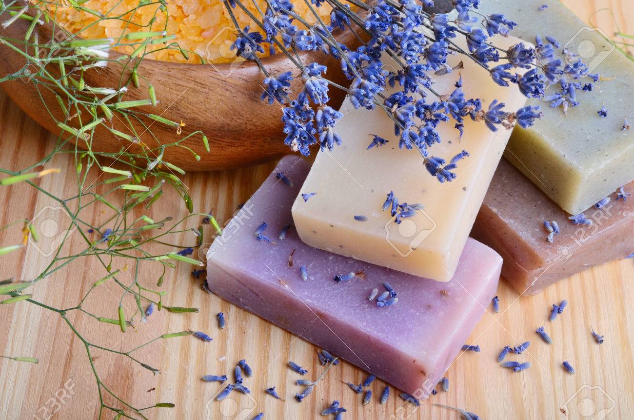 https://previews.123rf.com/images/ealisa/ealisa1310/ealisa131000182/23320907-natural-soaps-with-bath-salt-and-lavender-flowers-on-wooden-background.jpg