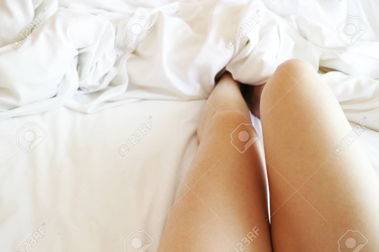 Fille sexy dans une chambre sale Fille sexy dans une chambre sale