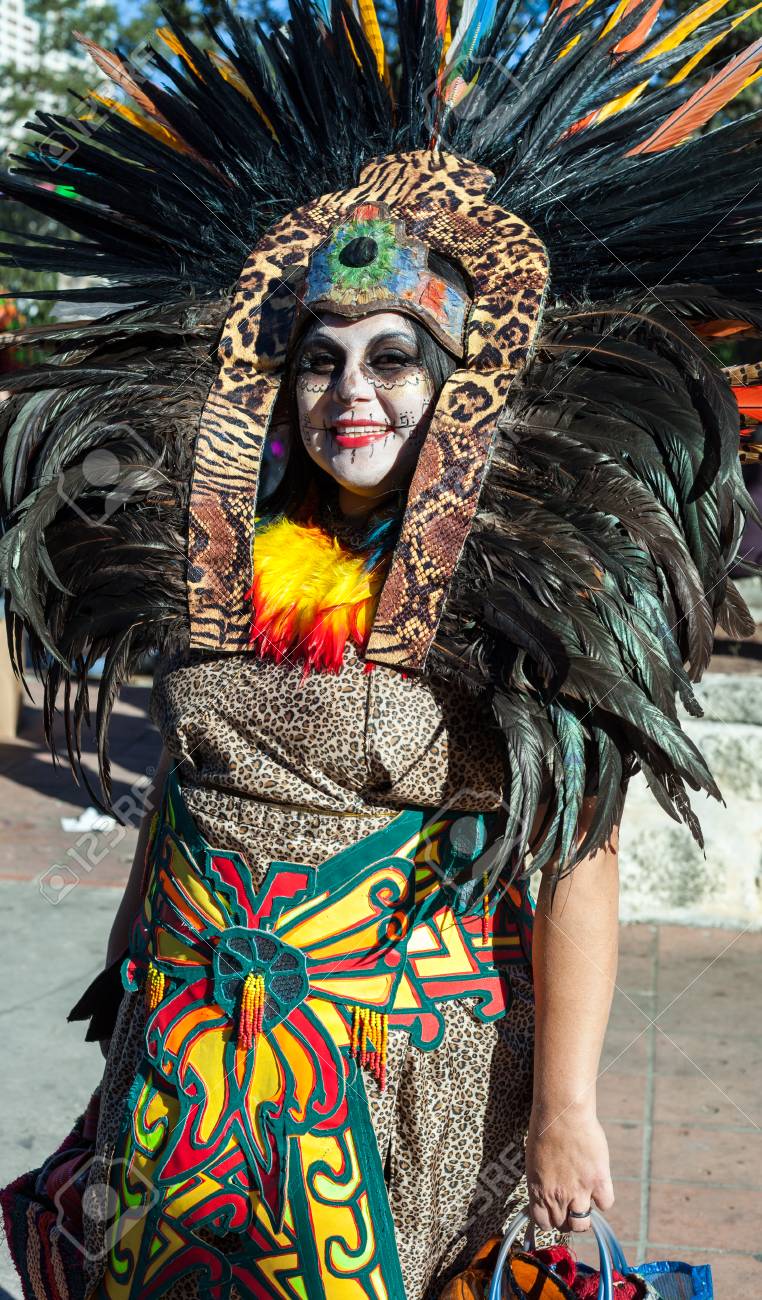 trajes aztecas de mujer