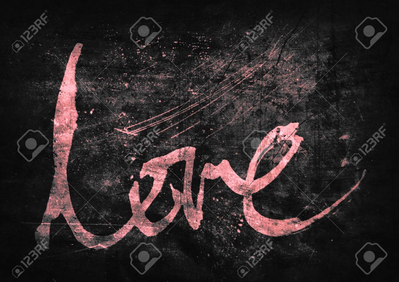 愛を描いた 言葉暗いビネットと暗いグランジ テクスチャにピンクのブラシで手描き 芸術的な単語の愛が大好きです の写真素材 画像素材 Image