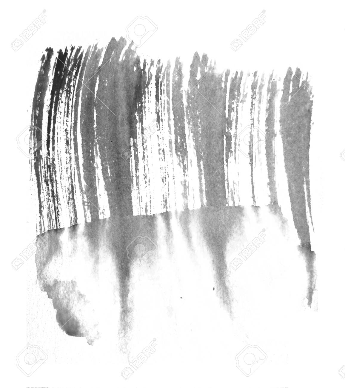 ブラシ ストローク 部分的にウェット水彩紙 灰色または モノクロに水彩筆マークのクローズ アップは 白い背景上に分離 の写真素材 画像素材 Image