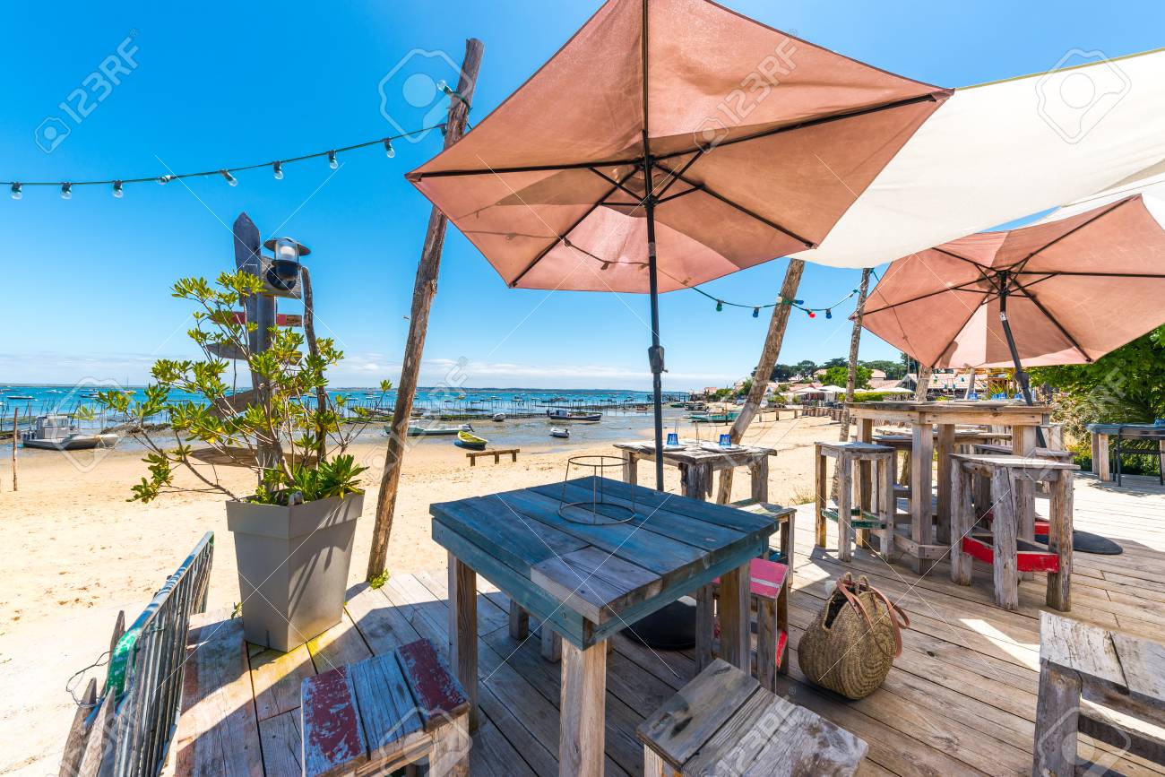 Baie Darcachon France Terrasse De Café Sur La Plage