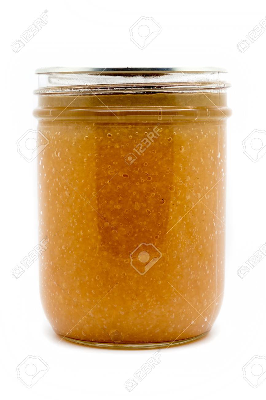 Pot De La Maison De Compote De Pommes En Conserve Isole Sur Blanc