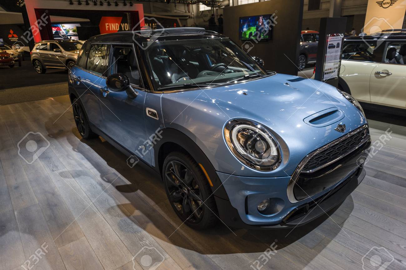 ニューヨーク アメリカ合衆国 16 年 3 月 24 日 ミニ クーパー S クラブマン All4 ジェイコブ ジャビッツ センターでニューヨーク国際自動車ショーの間に展示 の写真素材 画像素材 Image