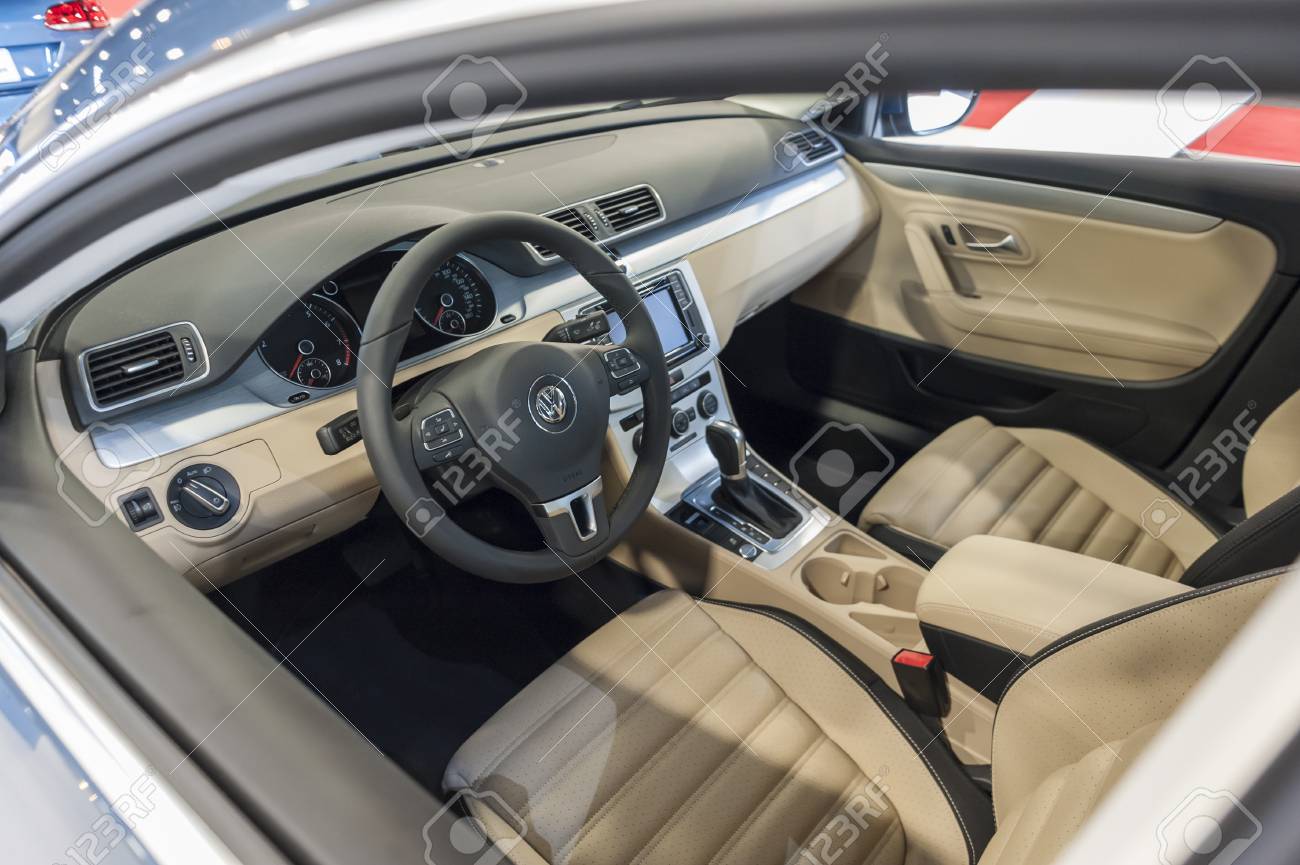 Miami Beach Fl Usa 6 November 2015 Volkswagen Cc R Linie Innenraum Auf Dem Display Wahrend Der 2015 Miami International Auto Show Im Miami Beach Convention Center In Der Innenstadt Von Miami