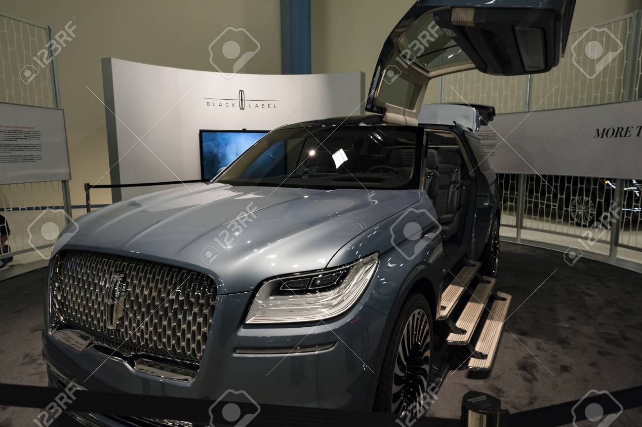 https://previews.123rf.com/images/edaldridge/edaldridge1610/edaldridge161000154/64127462-miami-usa-september-10-2016-lincoln-navigator-concept-suv-on-display-during-the-miami-international-.jpg