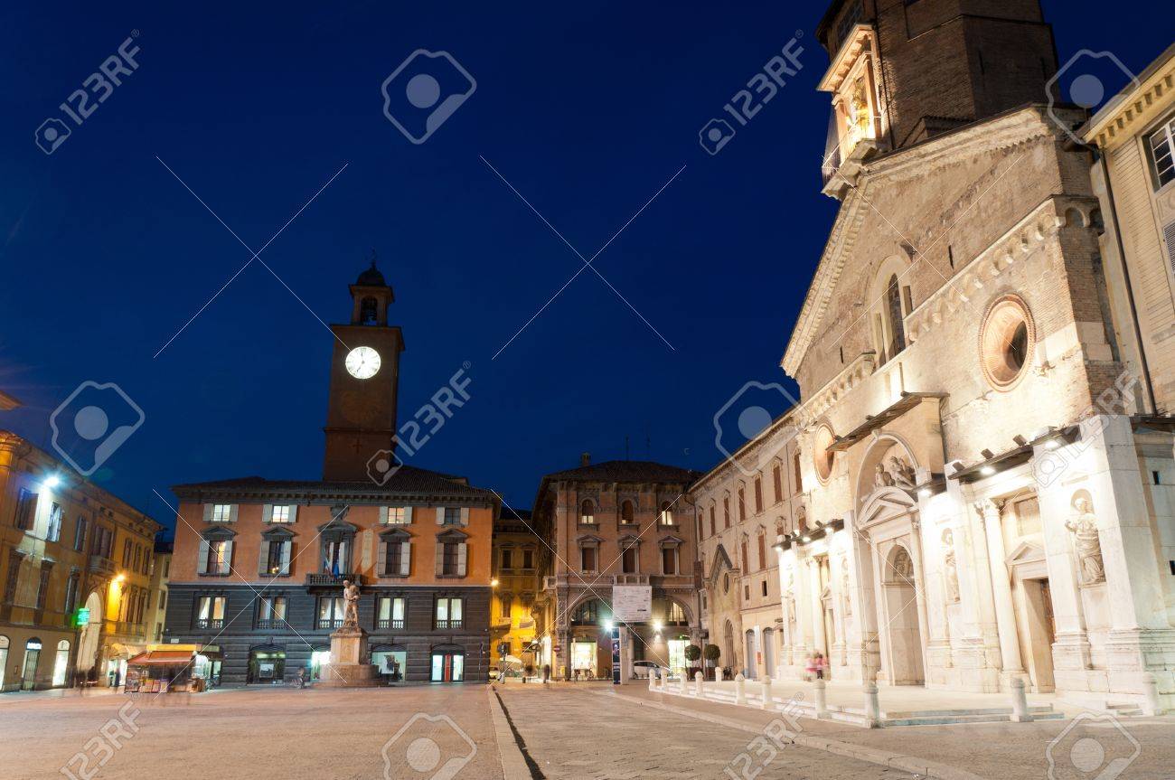 大聖堂やレッジョ エミリアの歴史的な建築物 の写真素材 画像素材 Image 1280