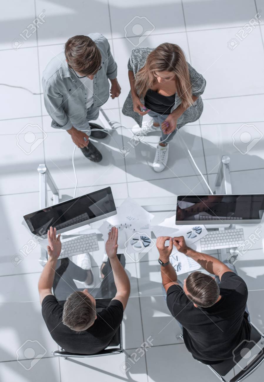 managers ask questions to employees - 110662338 managers ask questions to employees - 110662338