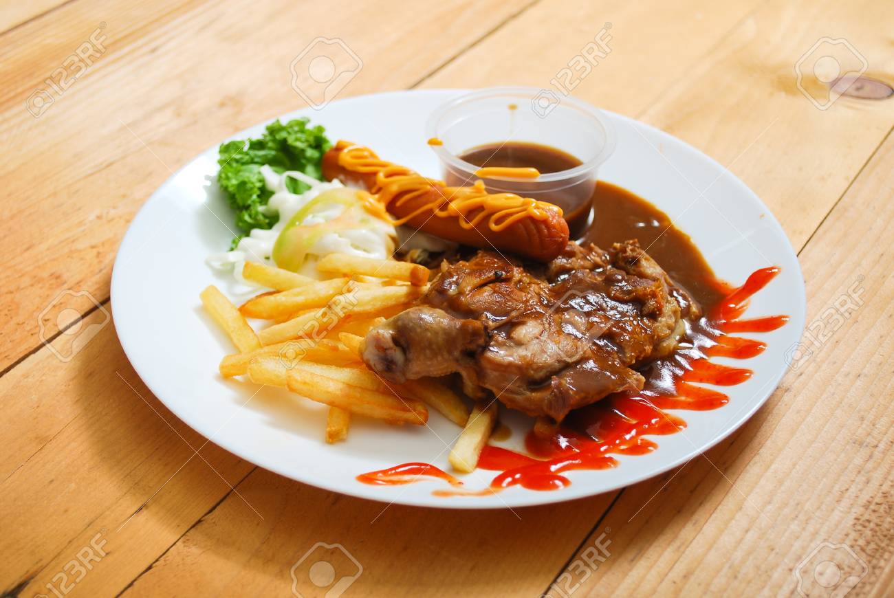 グリルチキンは白い皿に盛り付けました 洋食メニュー 上から見る の写真素材 画像素材 Image グリルチキンは白い皿に盛り付けました 洋食メニュー 上から見る の写真素材 画像素材 Image