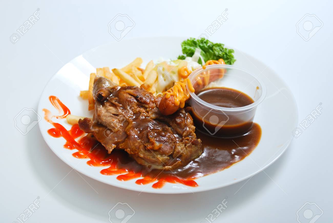 グリルチキンは白い皿に盛り付けました 洋食メニュー 上から見る の写真素材 画像素材 Image グリルチキンは白い皿に盛り付けました 洋食メニュー 上から見る の写真素材 画像素材 Image