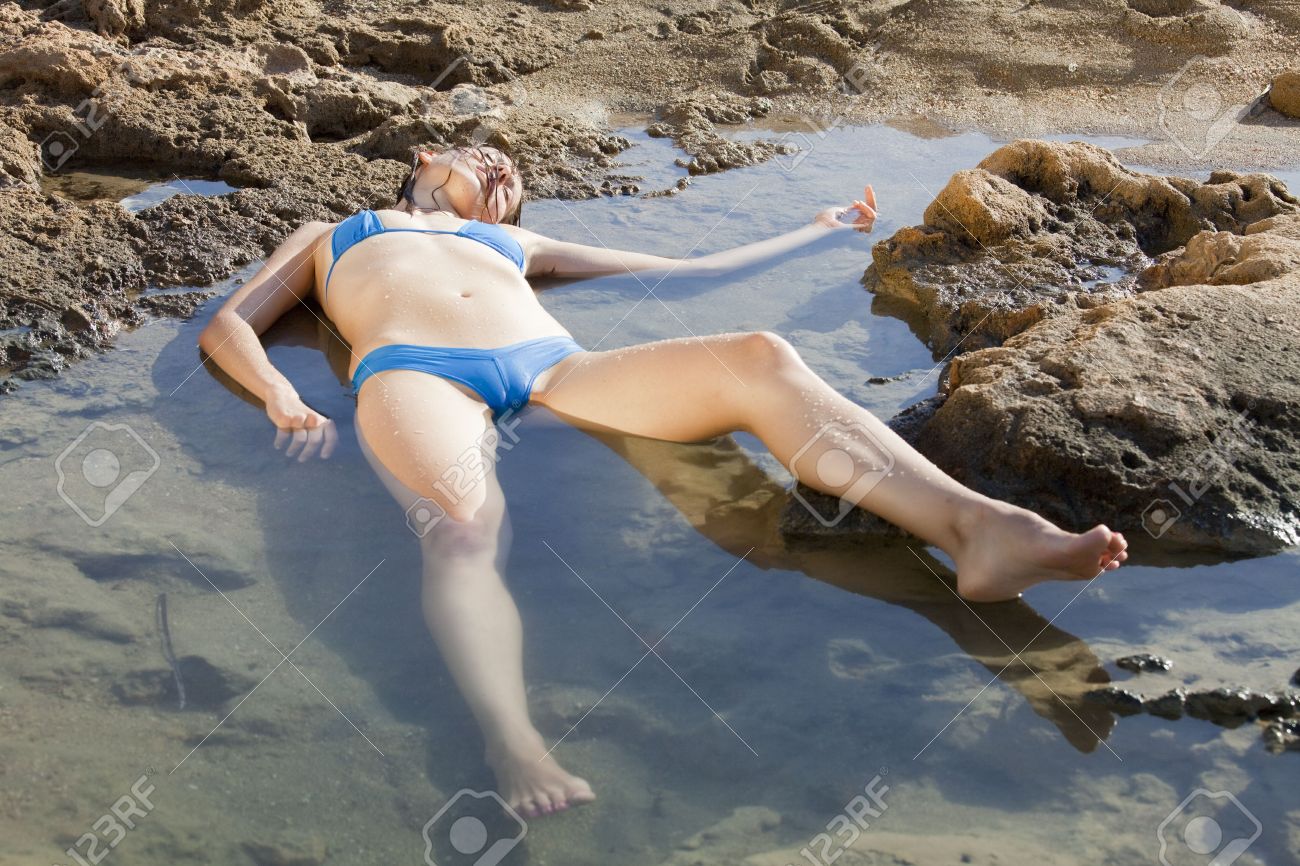 A drowning woman fetish picture 420