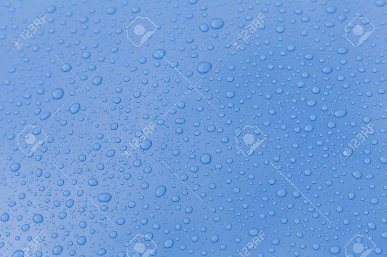 繊細な色の資金に水のしずく の写真素材 画像素材 Image