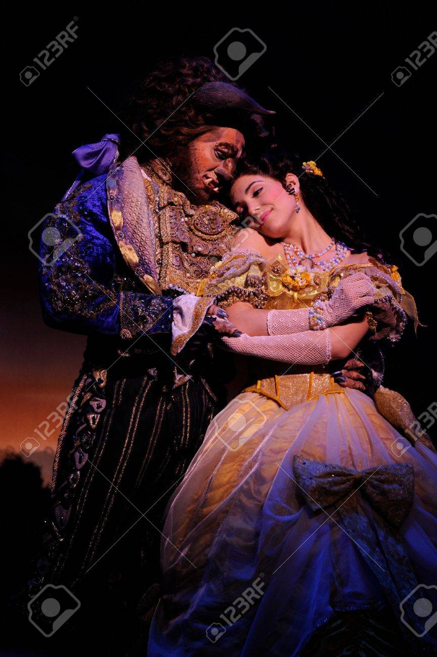 ブエノスアイレス アルゼンチン 3 月 26 日 ディズニー ミュージカルの美女と野獣で開くオペラ劇場 10 年 3 月 26 日ブエノスアイレス アルゼンチンの の写真素材 画像素材 Image