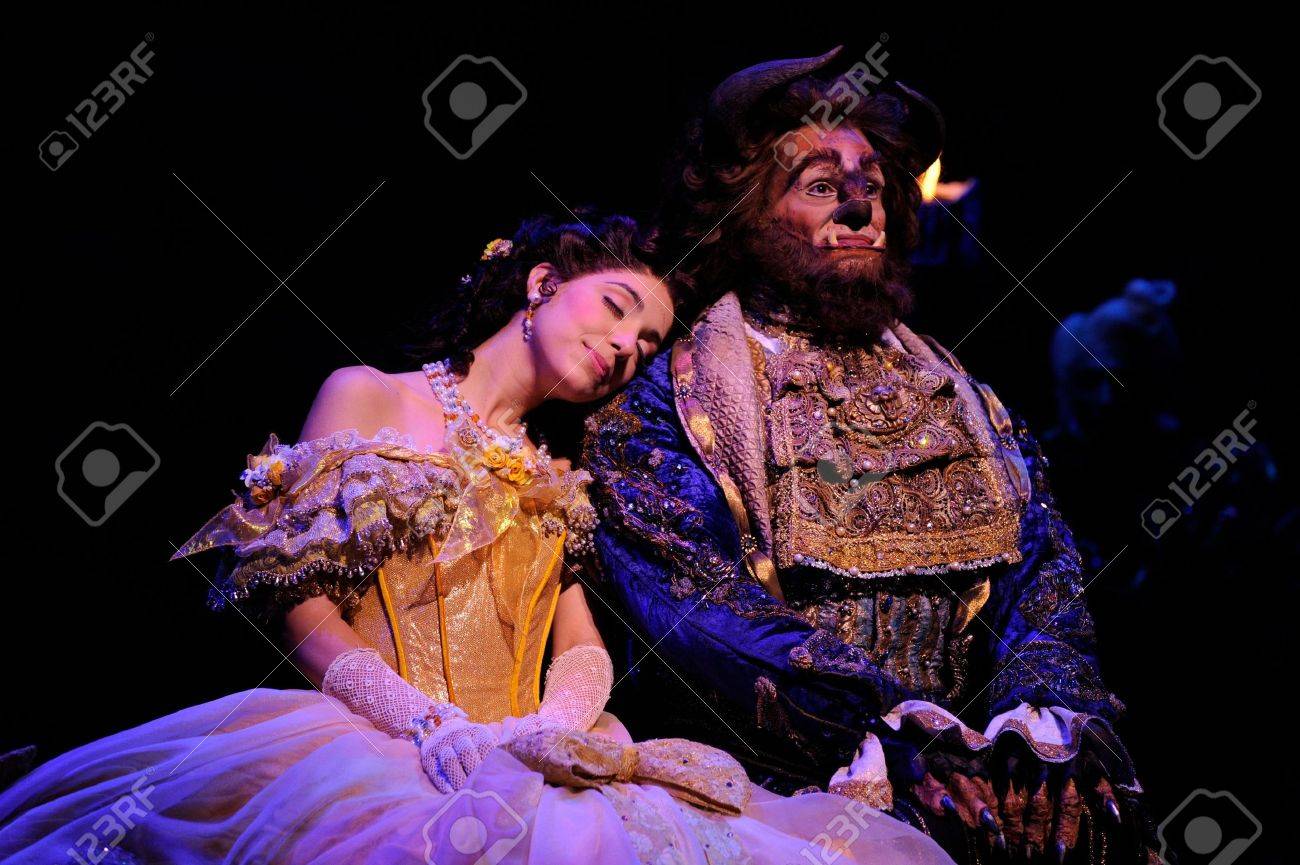 ブエノスアイレス アルゼンチン 3 月 26 日 ディズニー ミュージカルの美女と野獣で開くオペラ劇場 10 年 3 月 26 日ブエノスアイレス アルゼンチンの の写真素材 画像素材 Image