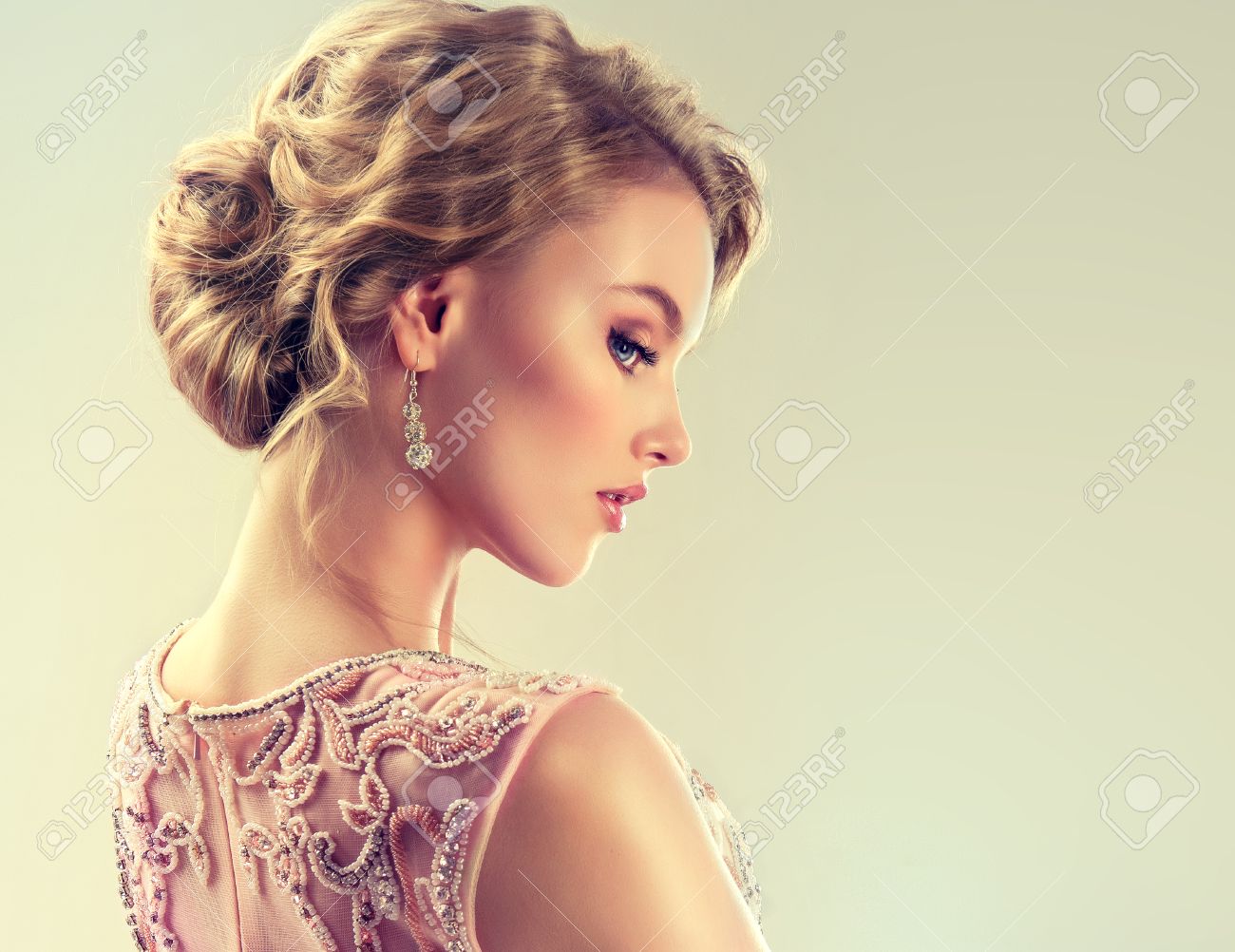 Example Of Wedding Hairstyle Beautiful Girl Light Brown Hair