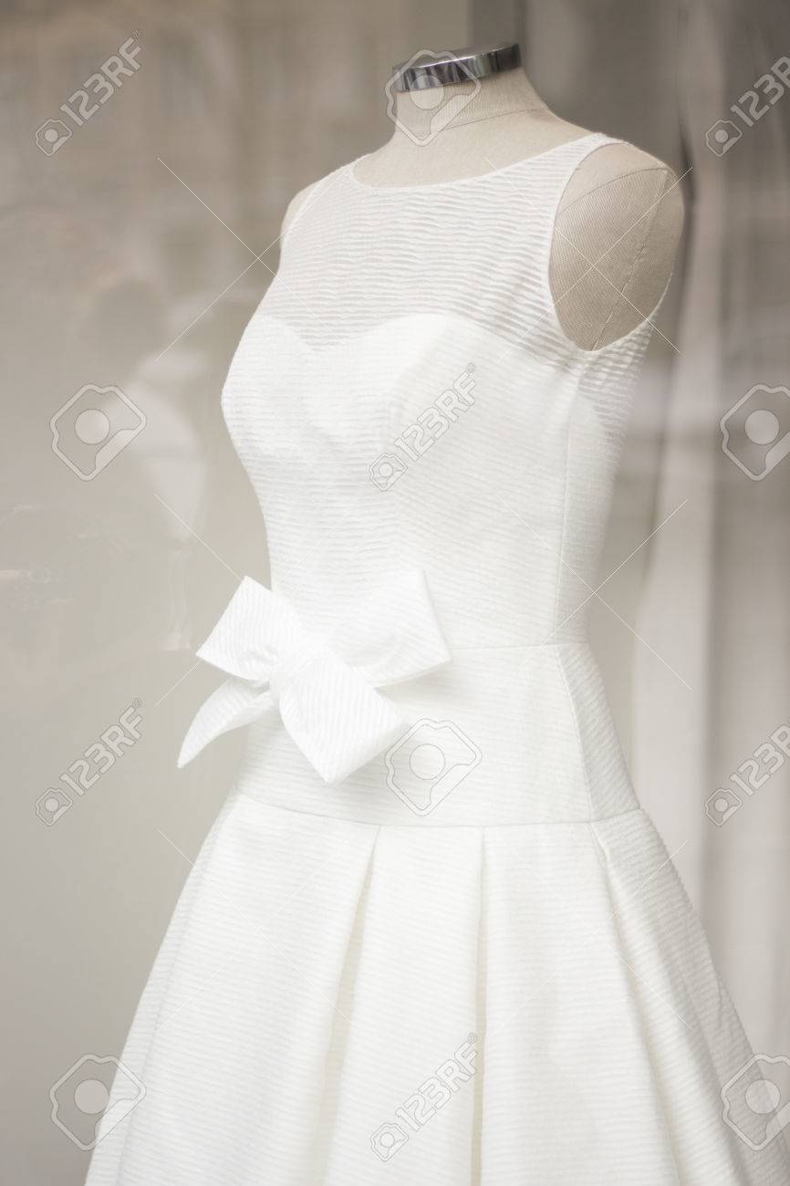 magasin robe blanche