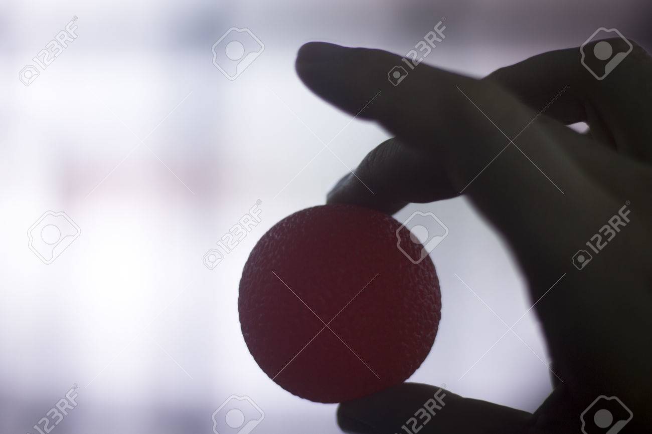 手 指と親指の強度とリハビリの理学療法理学療法機器はボールで練習します の写真素材 画像素材 Image 手 指と親指の強度とリハビリの理学療法理学療法機器はボールで練習します の写真素材 画像素材 Image